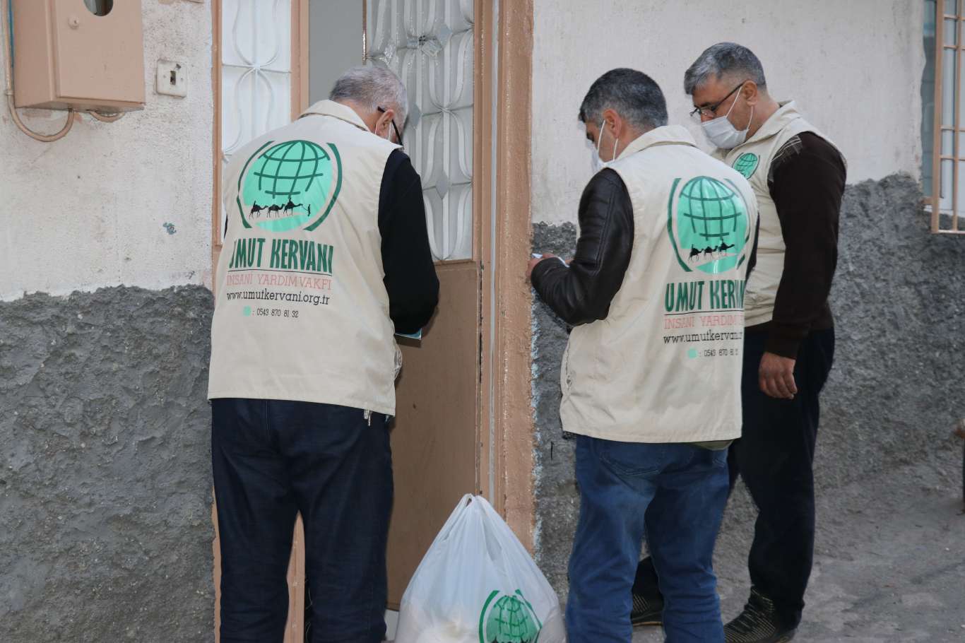 Gaziantep Umut Kervanı ihtiyaç sahibi ailelere gıda yardımında bulundu